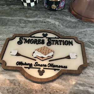 S'mores Station Sign with Marshmallow Design